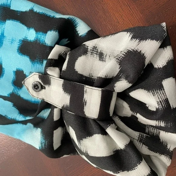 Calvin Klein women’s long sleeve v-neck thin aqua blue, black and white blouse - Picture 5 of 7